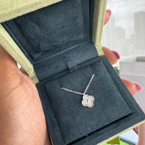 VAN CLEEF & ARPELS SWEET PAVE IN WHITE GOLD ๐ - Picture 5 of 11